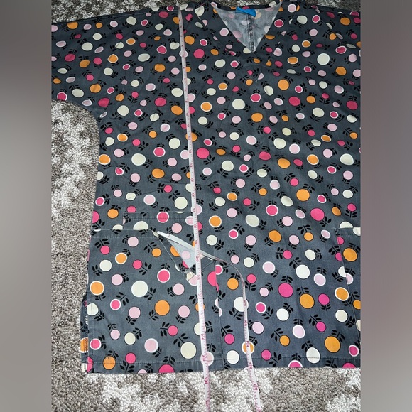 ⭐️H.Q.Scrub short sleeve top, guessing size Small⭐️Used Condition ⭐️ - Picture 6 of 9
